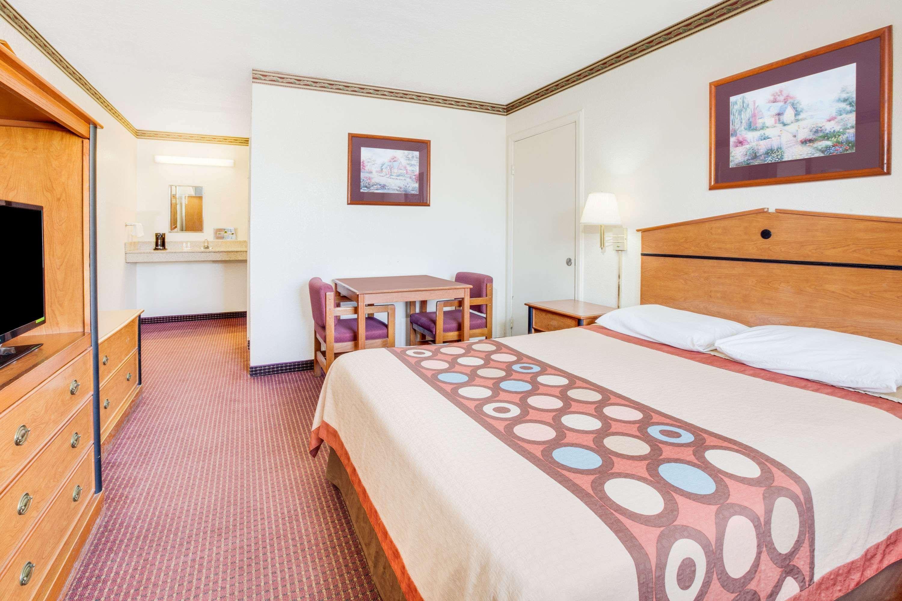 Super 8 By Wyndham Arkadelphia Caddo Valley Area Exteriér fotografie